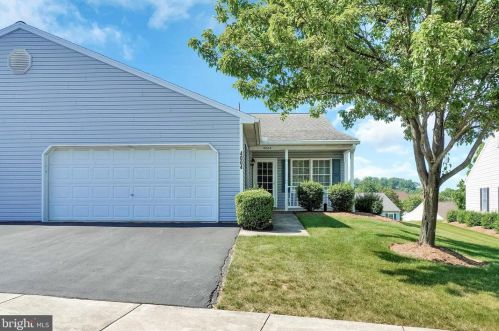 4004 Woodspring Ln, York, PA 17402-7526