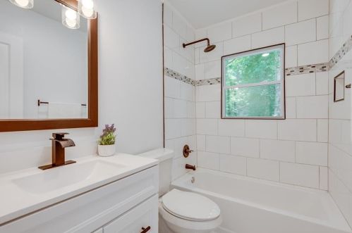 2705 Baker Rdg Dr, Atlanta GA  30318-7258 exterior