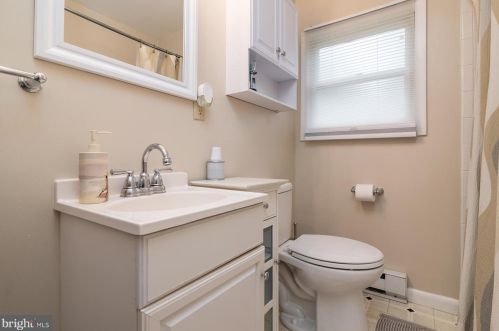 4935 Chestnut St, Shady Side MD 20764-9661 exterior