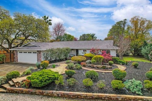 9070 La Serena Dr, Fair Oaks, CA 95628-6609