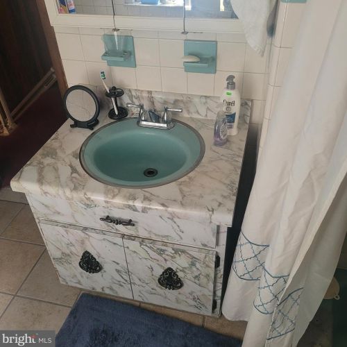 2329 11 St, Philadelphia PA 19133-1005 exterior