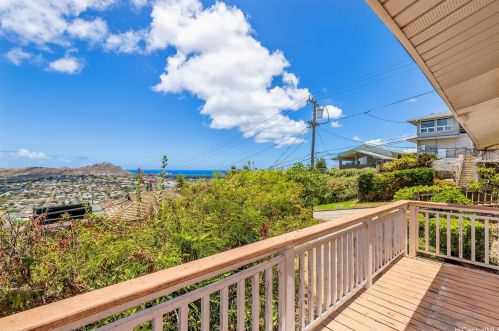 1729 Iwi Way, Honolulu HI  96816-3826 exterior