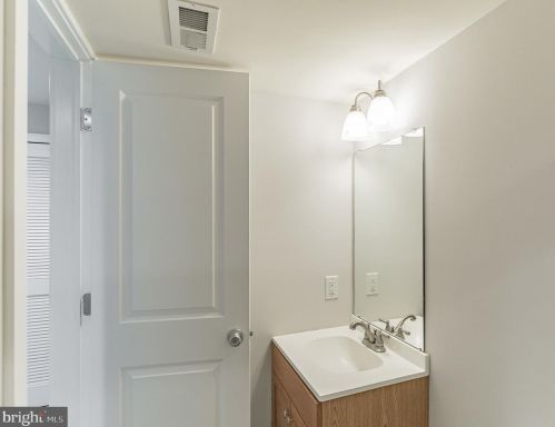 2033 4 St, Philadelphia PA 19122-1509 exterior