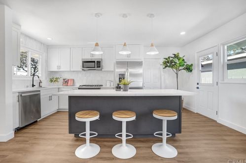 1048 Fairbrook Ln, Santa Ana CA  92706-1106 exterior