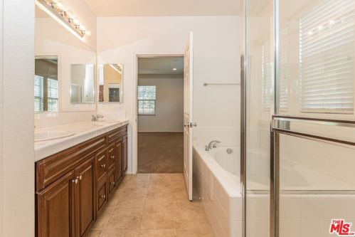 172 Full Moon, Irvine CA  92618-8806 exterior