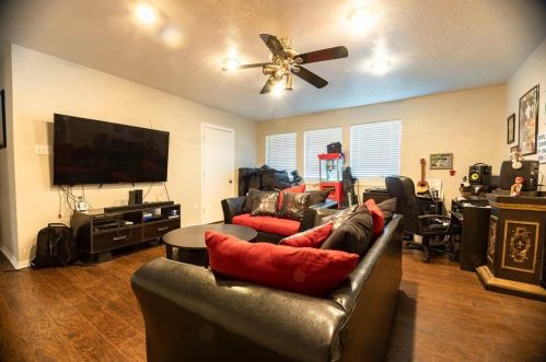 6326 Mc Cartney Ln, Garland TX 75043-5934 exterior