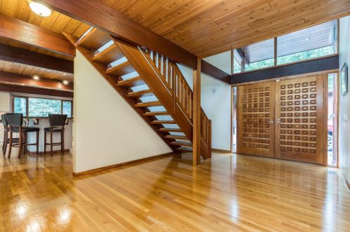 13 Hubbard Rd, Amherst, NH 03031-2416