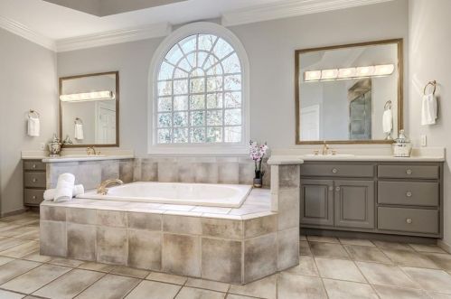 10 Highland Valley Ct, Atlanta GA  30327-4880 exterior