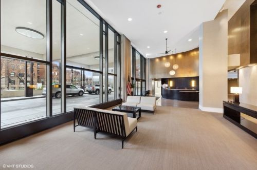 3930 Pine Grove Ave, Chicago, IL 60613-3387