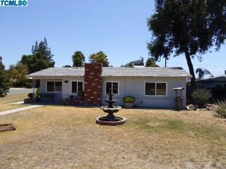 3705 Cambridge Ave, Visalia, CA 93277-3976
