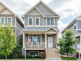 5225 Olive Ave, Chicago, IL 60646-2758