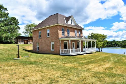 11333 Spruce Center Dr, Miltona, MN 56354-8238