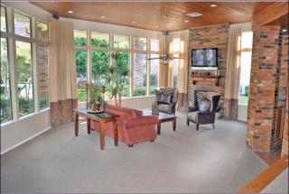 6051 Hulen St, Fort Worth TX  76132-4818 exterior