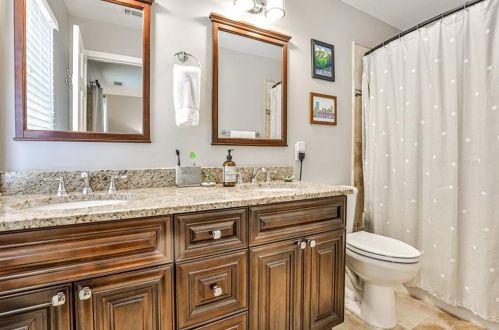 7225 Hunters Branch Dr, Atlanta GA  30328-1718 exterior