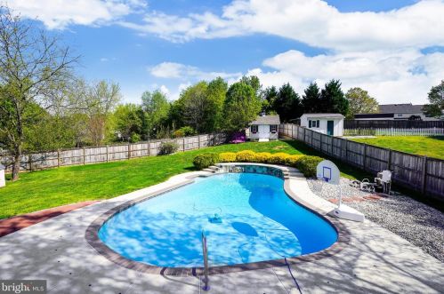 5210 Quiet Pl, Woodbridge, VA 22193-4565