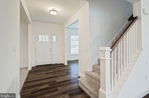 1009 Glen View Dr, York PA  17403-9680 exterior