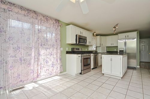 6 Whittemore Pl, Nashua, NH 03064-1537