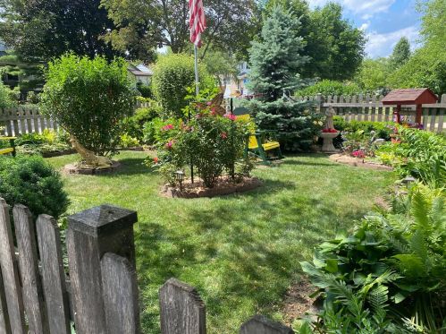 1693 White St, Des Plaines, IL 60018-2221
