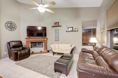 1267 Fitzgerald Rd, Simi Valley CA 93065-4480 exterior