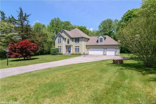 7 Wicklow Turn, Gales Ferry, CT 06339-1341