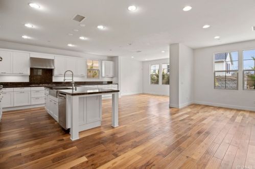 117 Bumblebee, Irvine CA  92618-1150 exterior