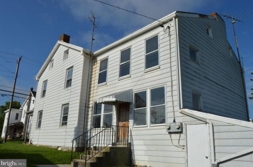 2161 Newville Rd, Carlisle PA  17015-7747 exterior