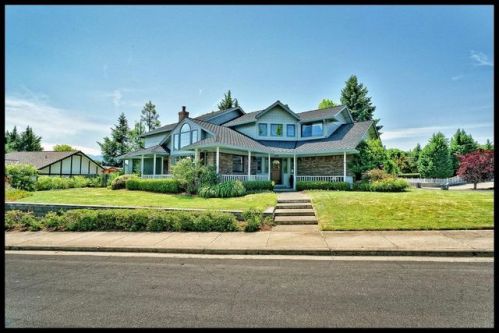 2818 Honor Dr, Medford, OR 97504-8623