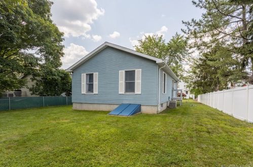 24 Pearl St, Glastonbury, CT 06033-1013