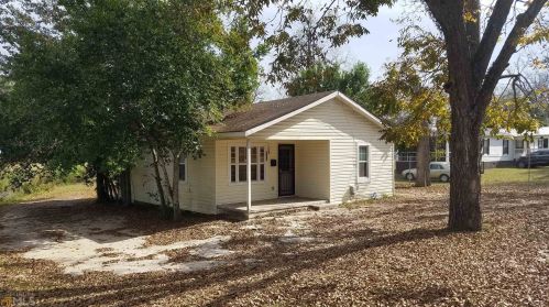 306 Monitor Dr, Fitzgerald, GA 31750-2626