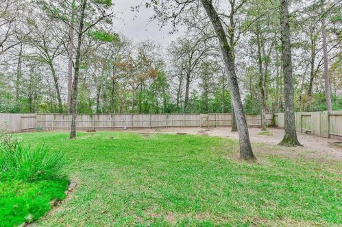 6 Snow Woods Ct, Conroe TX  77385-3445 exterior