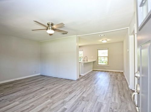 7607 Creston Ln, Austin TX  78752-1326 exterior