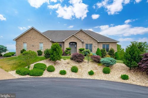 110 Leonard Ct, Harrisonburg, VA 22801-8450