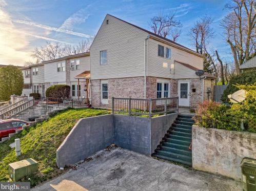 2514 Barkley Ln, Harrisburg, PA 17104-2109