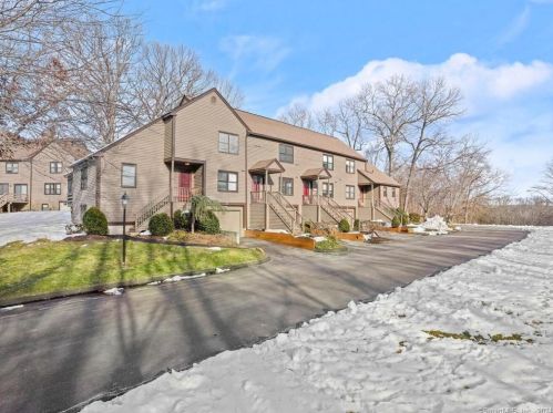 15 Rolling Ridge Rd, Upper Stepney CT  06468-2639 exterior