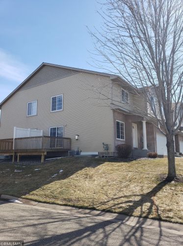 21135 Belgian Ln, Columbus, MN 55025