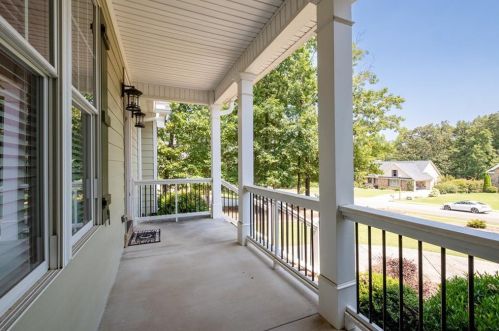 7613 Fern Ln, Lula, GA 30554-6618