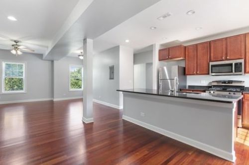 7363 Ashland Blvd, Chicago, IL 60626-1961
