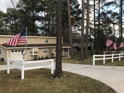 1871 Northshore Dr, Conroe, TX 77304-5299