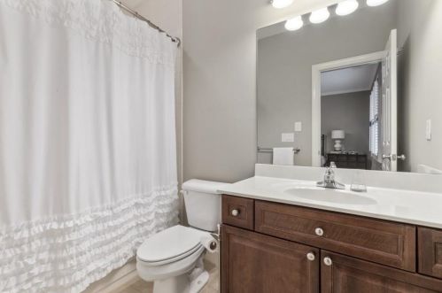 304 Frst Vly Ct, Atlanta GA  30342-2353 exterior