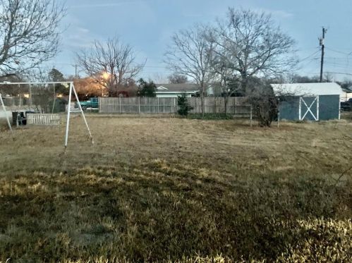 301 8th St, Nocona, TX 76255-2905