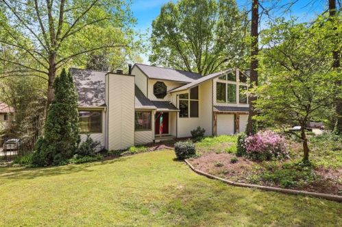 15 Latimer Ln, Kennesaw, GA 30144-1593