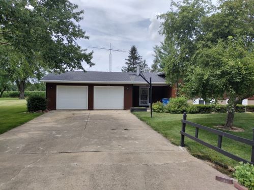 19291 Norwood Dr, Hollowayville, IL 61356-9053