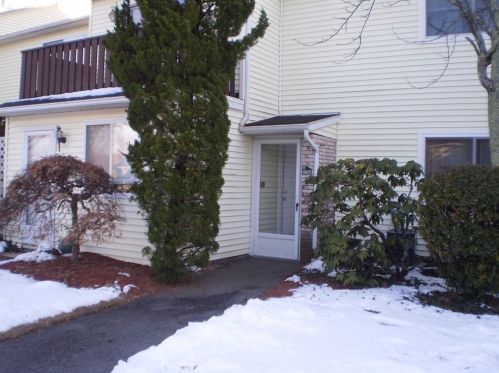 865 Stratford Ln, Warwick, RI 02886-1708
