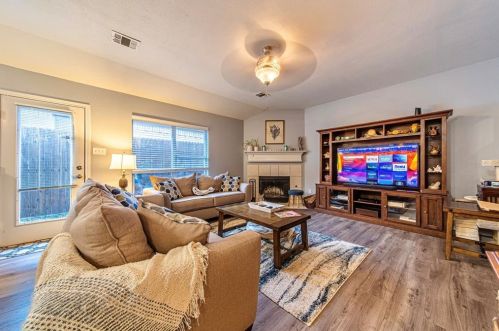 1305 Deville Cir, Garland TX 75043-1851 exterior