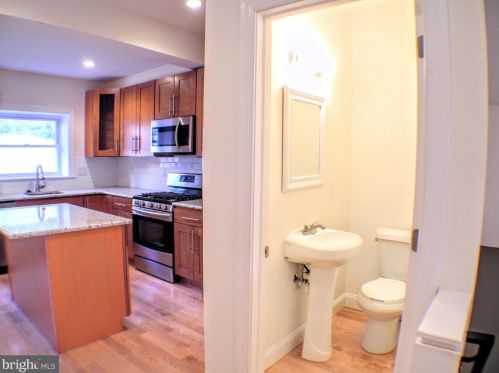 546 Manton St, Philadelphia PA 19147-5118 exterior