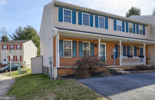 575 Cloverbrook Dr, Ephrata PA  17522-9202 exterior