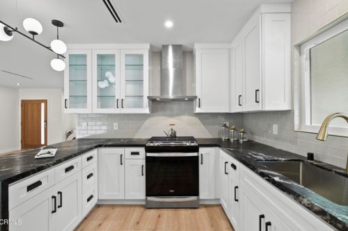 3579 Pontiac St, Glendale CA  91214-1822 exterior