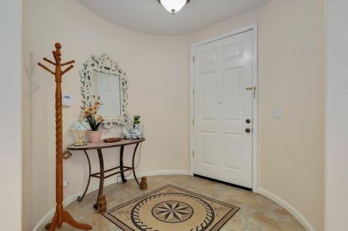 2527 Greystone Dr, Tracy, CA 95377-8551