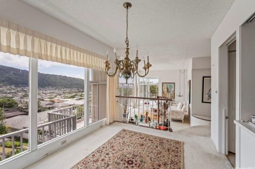 3359 Huelani Dr, Honolulu HI  96822-1276 exterior