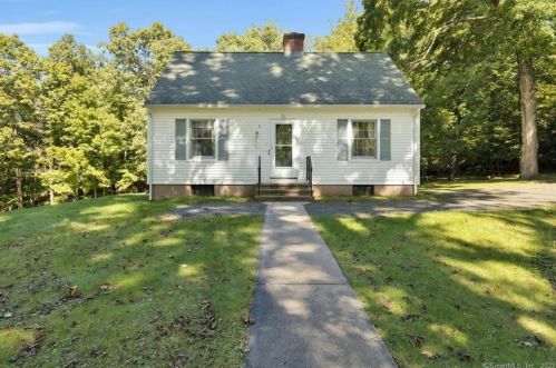 750 Bow Ln, Middletown, CT 06457-4844